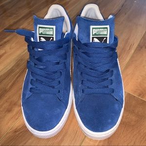 Men’s blue suede puma sneaker’s size 9